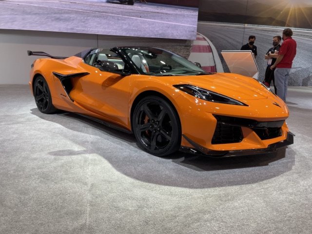 2023-Chevrolet-Corvette-C8-Z06-Convertible-3LZ-Amplify-Orange-SEMA-2021-Exterior-002-front-thr...jpg